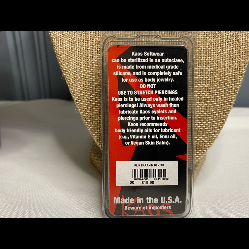 NWT HOT TOPIC BLACK SILICONE TUNNELS - Picture 3 of 3